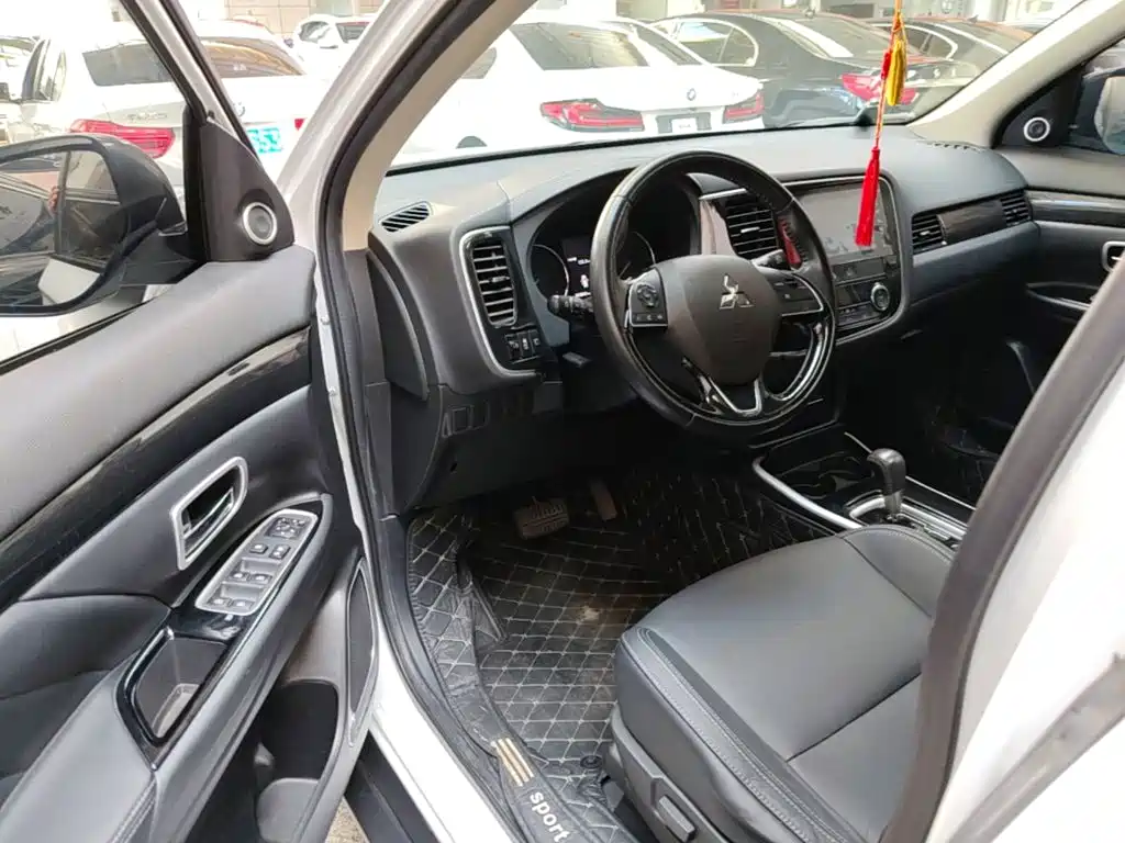 Mitsubishi Outlander — миниатюра 16
