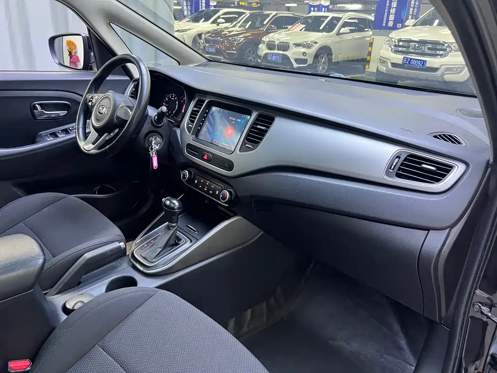 Kia Carens 2013 2.0L 7 мест AT Standard V