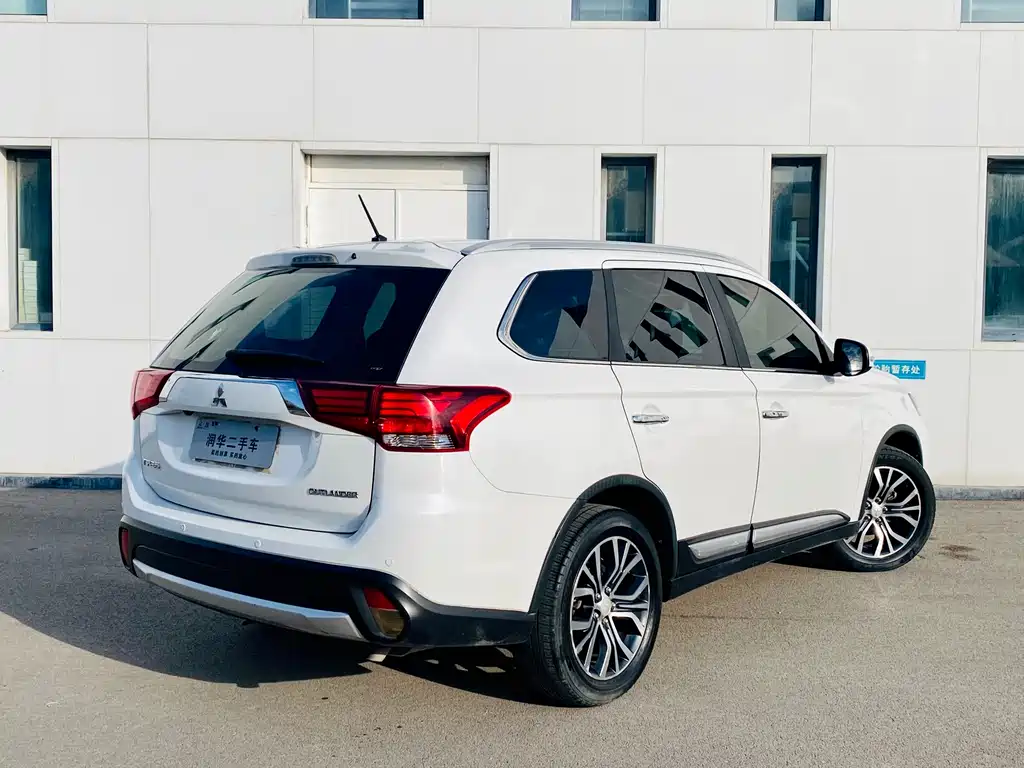 MITSUBISHI OUTLANDER