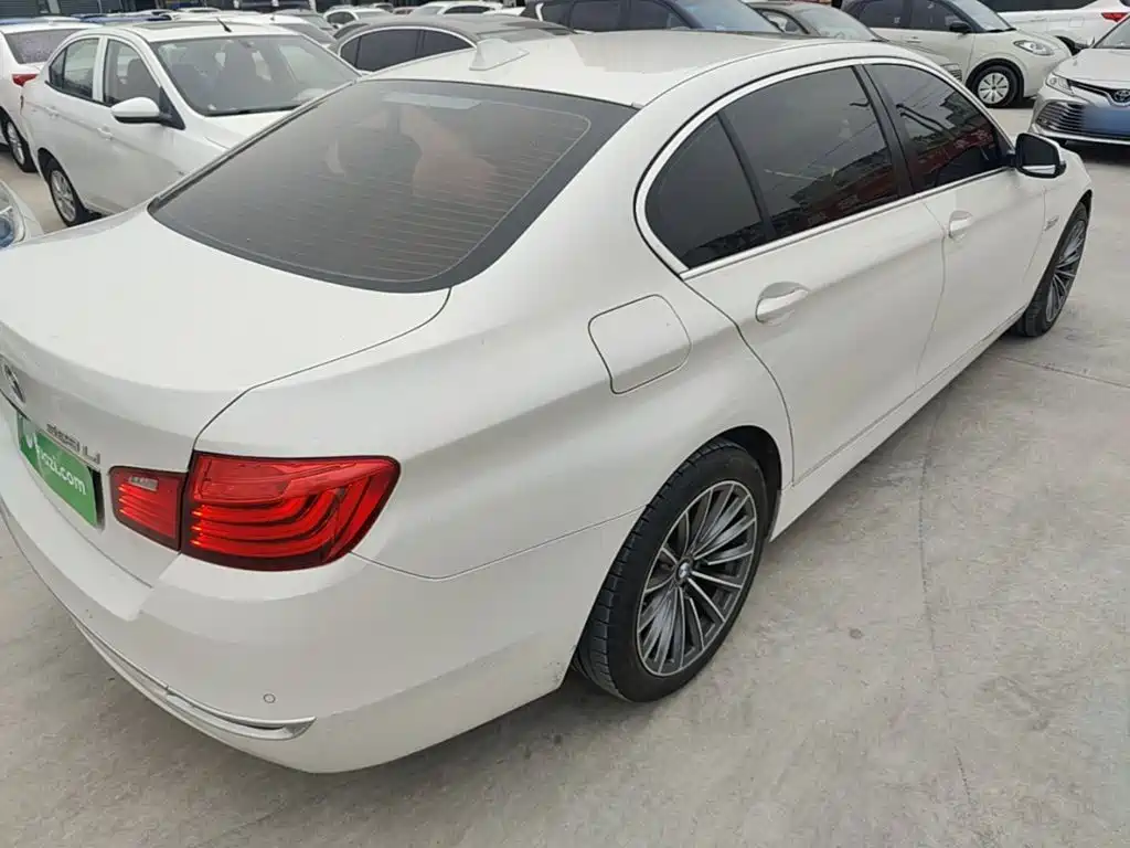 BMW 5 Series — миниатюра 7
