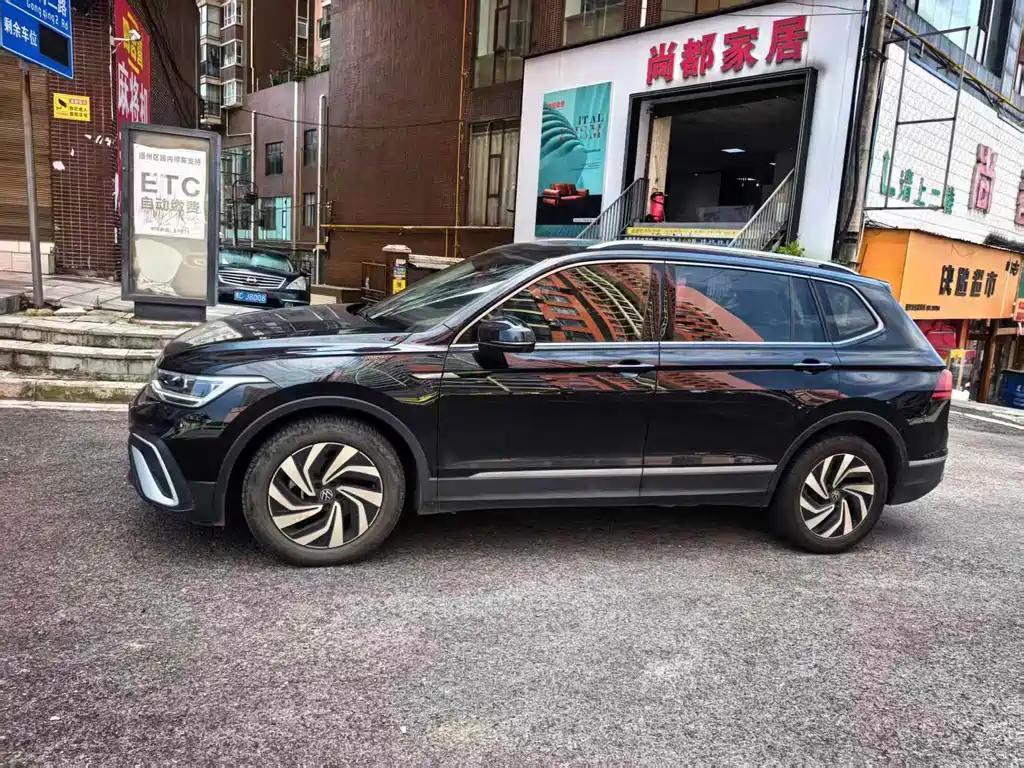 Volkswagen Tiguan L — миниатюра 5