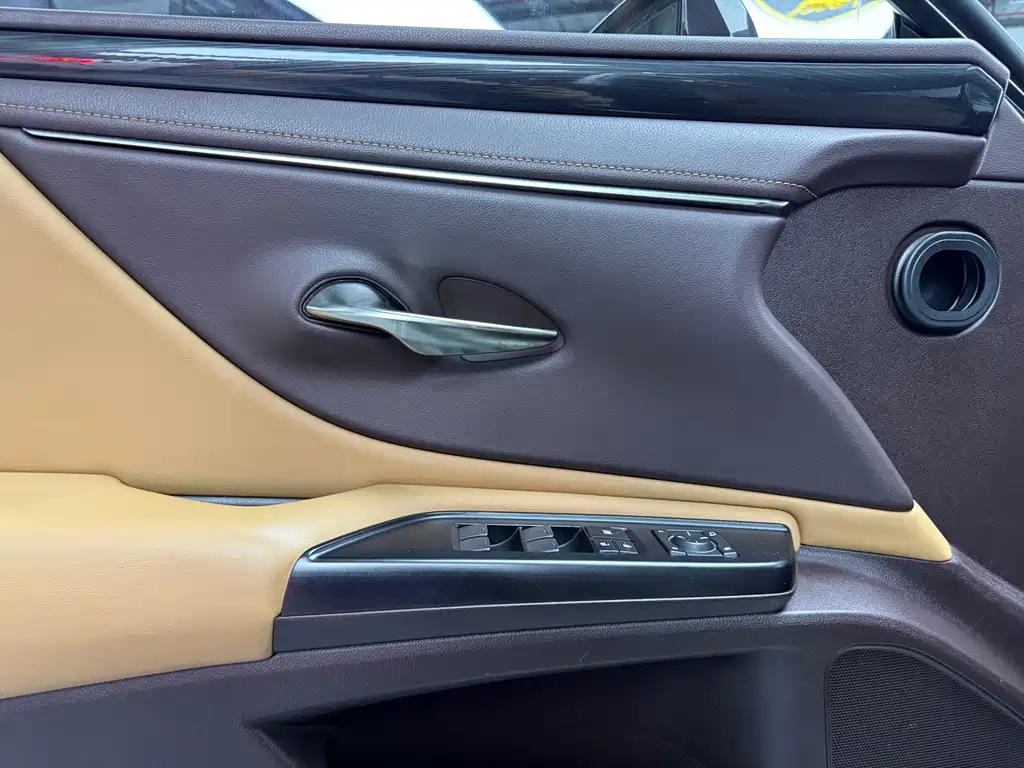 Lexus ES 2018 200 V