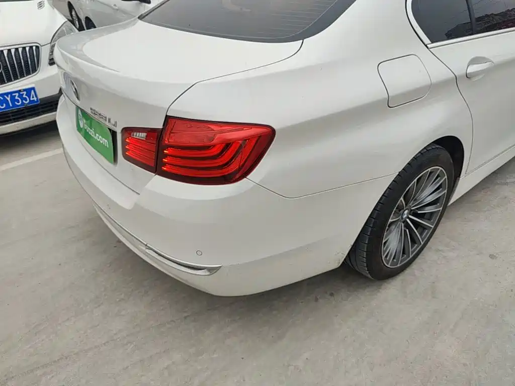 BMW 5 Series — миниатюра 8
