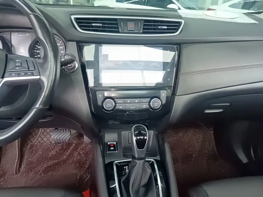 Nissan Qashqai — миниатюра 13