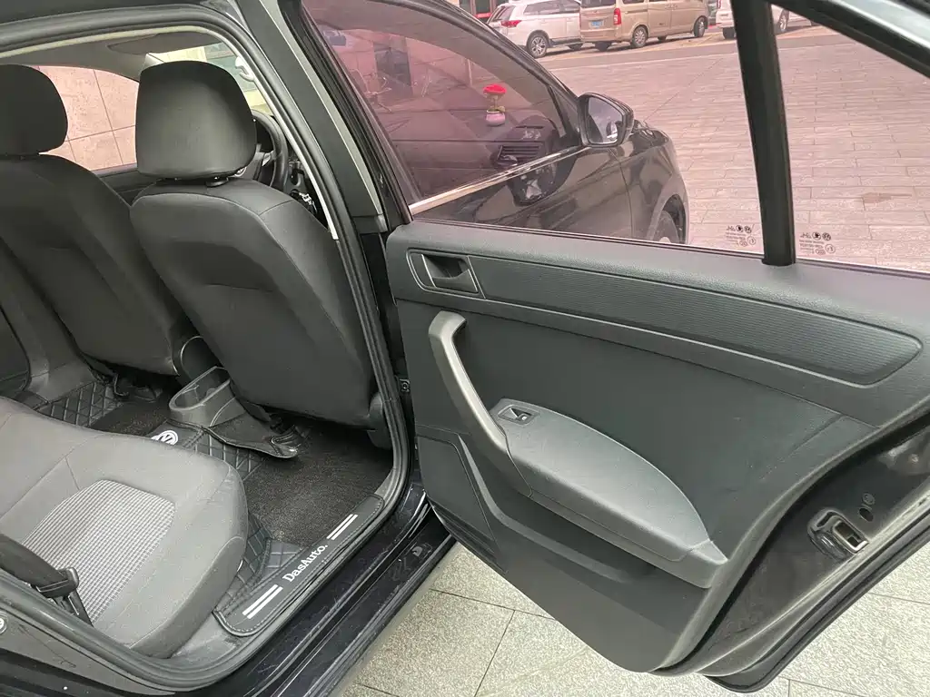 Volkswagen Santana — миниатюра 11