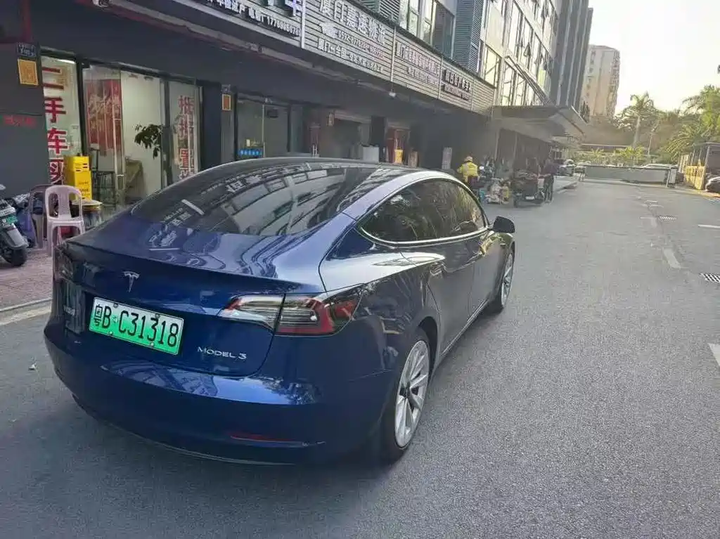 TESLA MODEL 3