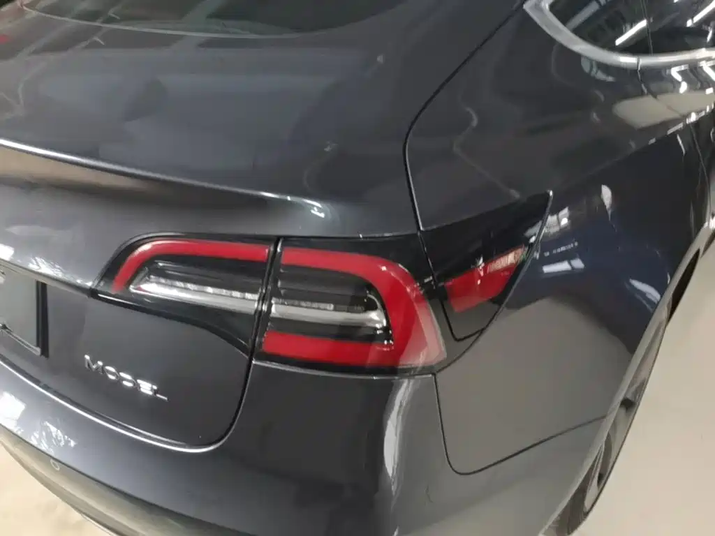 Tesla Model 3 — миниатюра 8