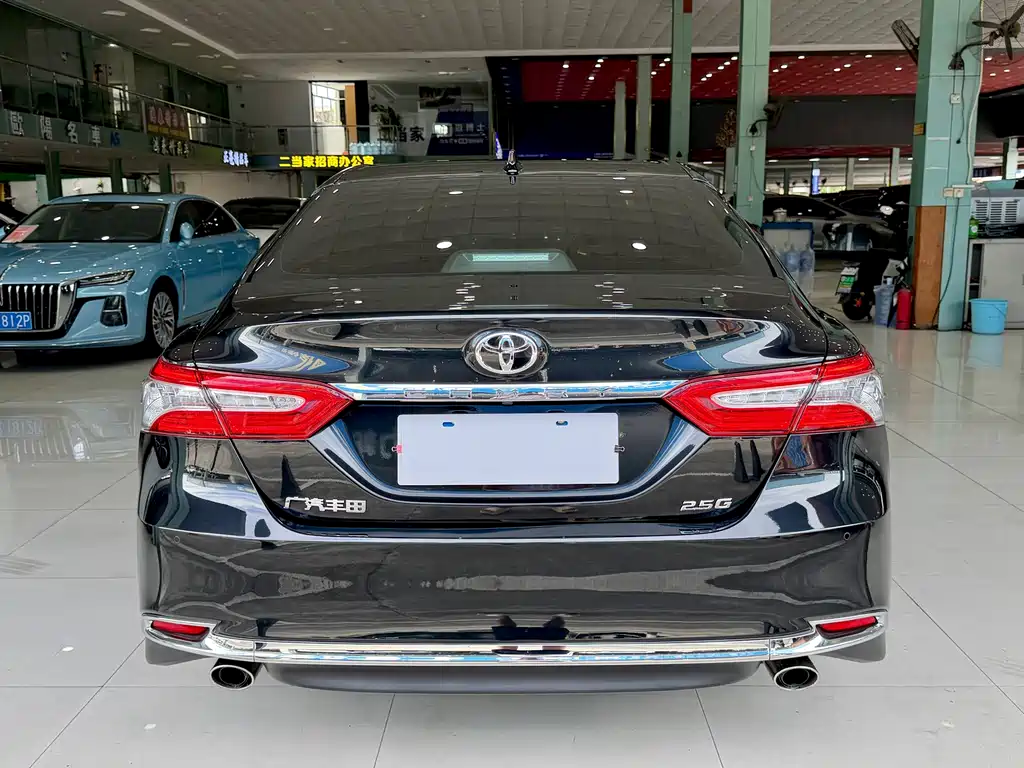 Toyota Camry — миниатюра 12