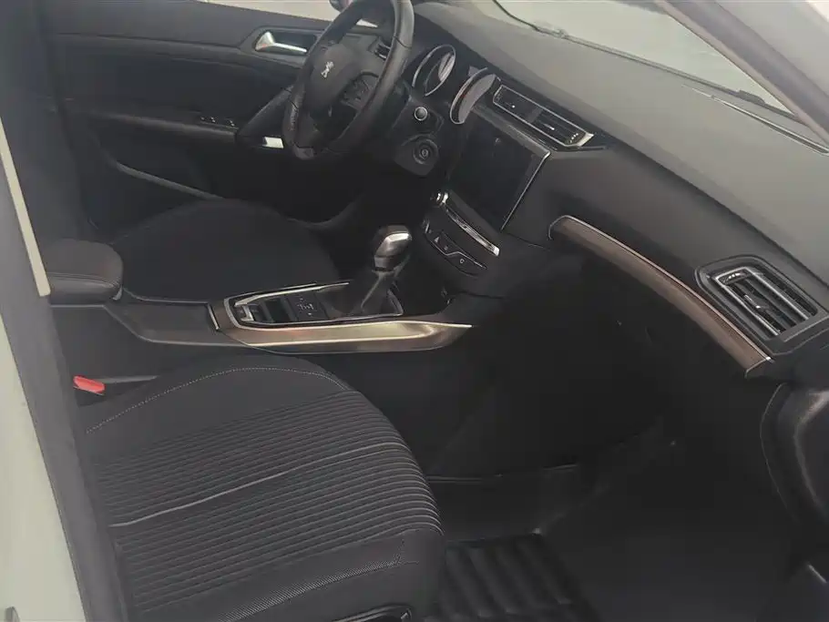 Peugeot 408 2016 1.6T AT Luxury