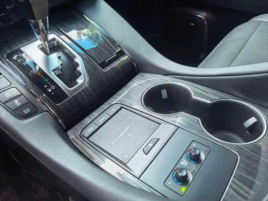 Lexus LM — миниатюра 7