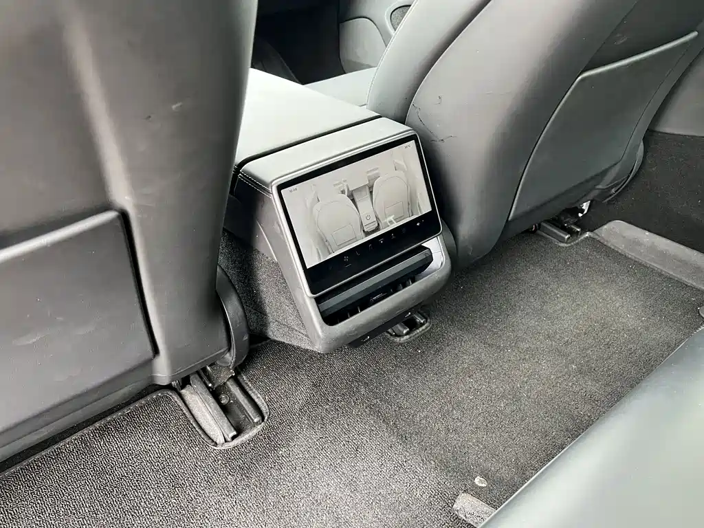 Tesla Model 3 — миниатюра 9