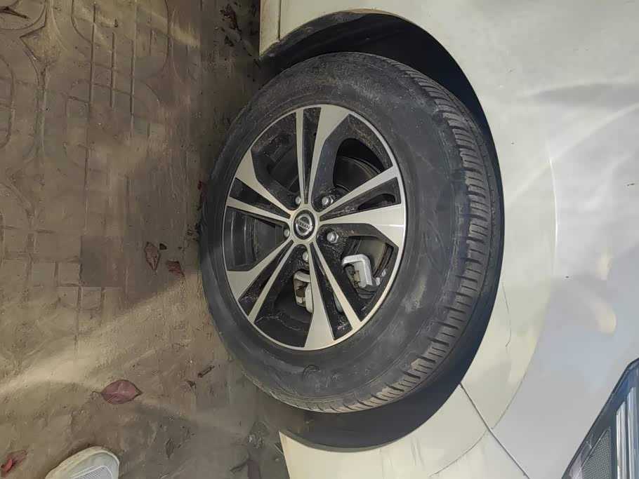Nissan Sylphy 1.6 л 2022 г. Белый, пробег 47000 км