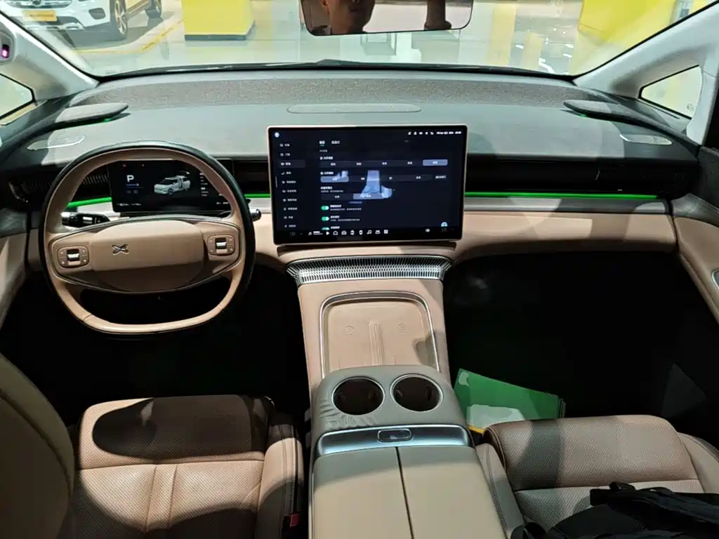 XPeng X9 — миниатюра 10