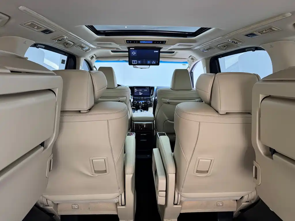 Toyota Alphard — миниатюра 10