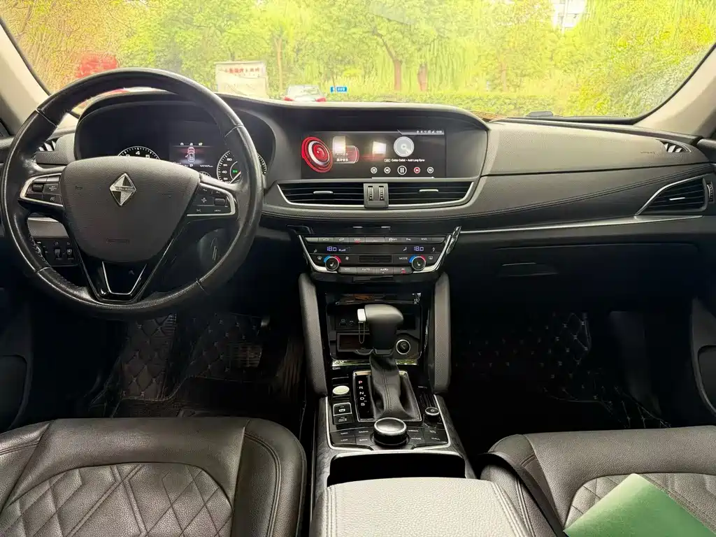 Borgward BX7 — миниатюра 6
