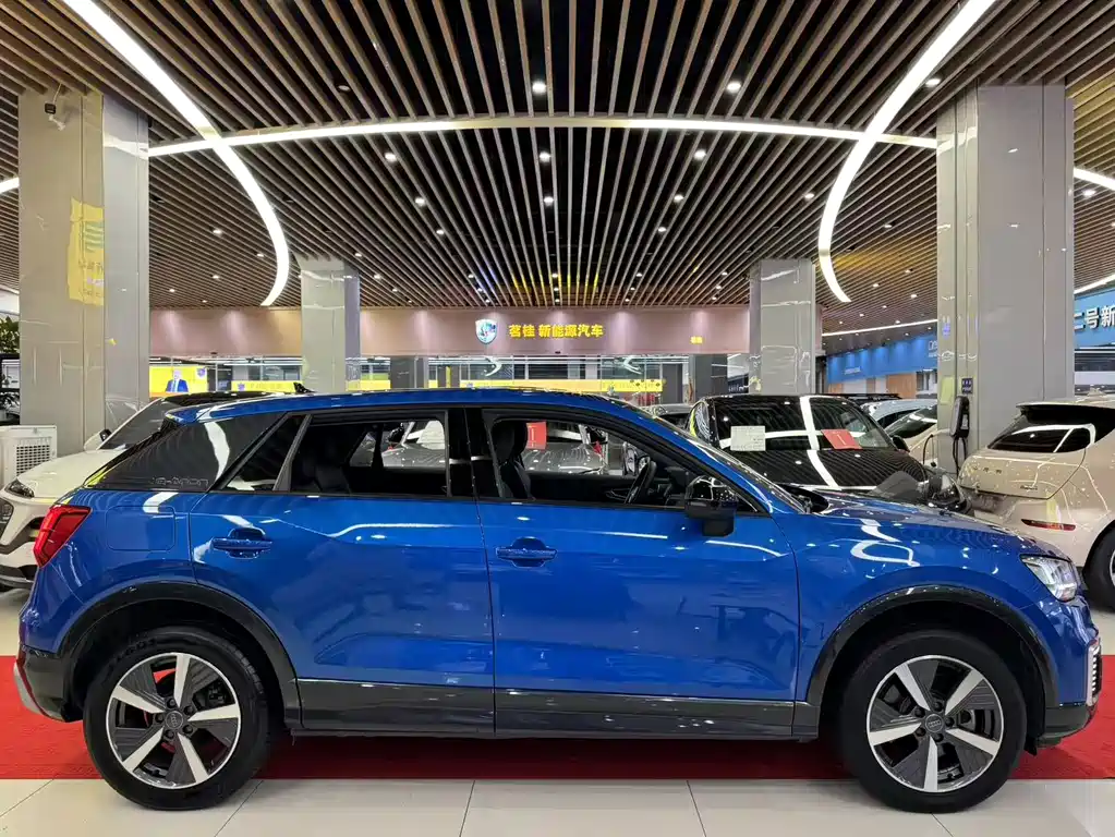 Audi Q2L e-tron — миниатюра 5