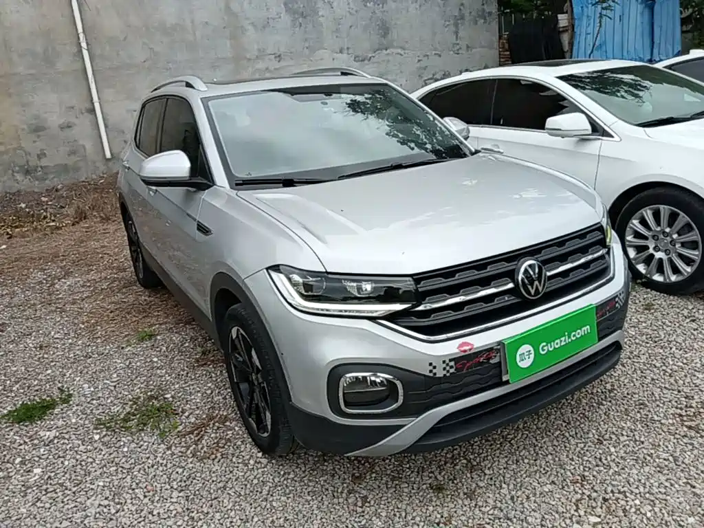 Volkswagen Tacqua 2020 1.5L AT