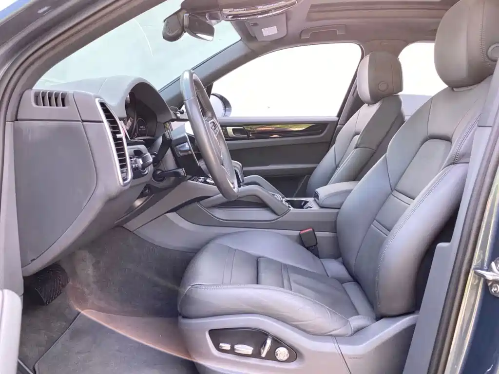 Porsche Cayenne — миниатюра 12