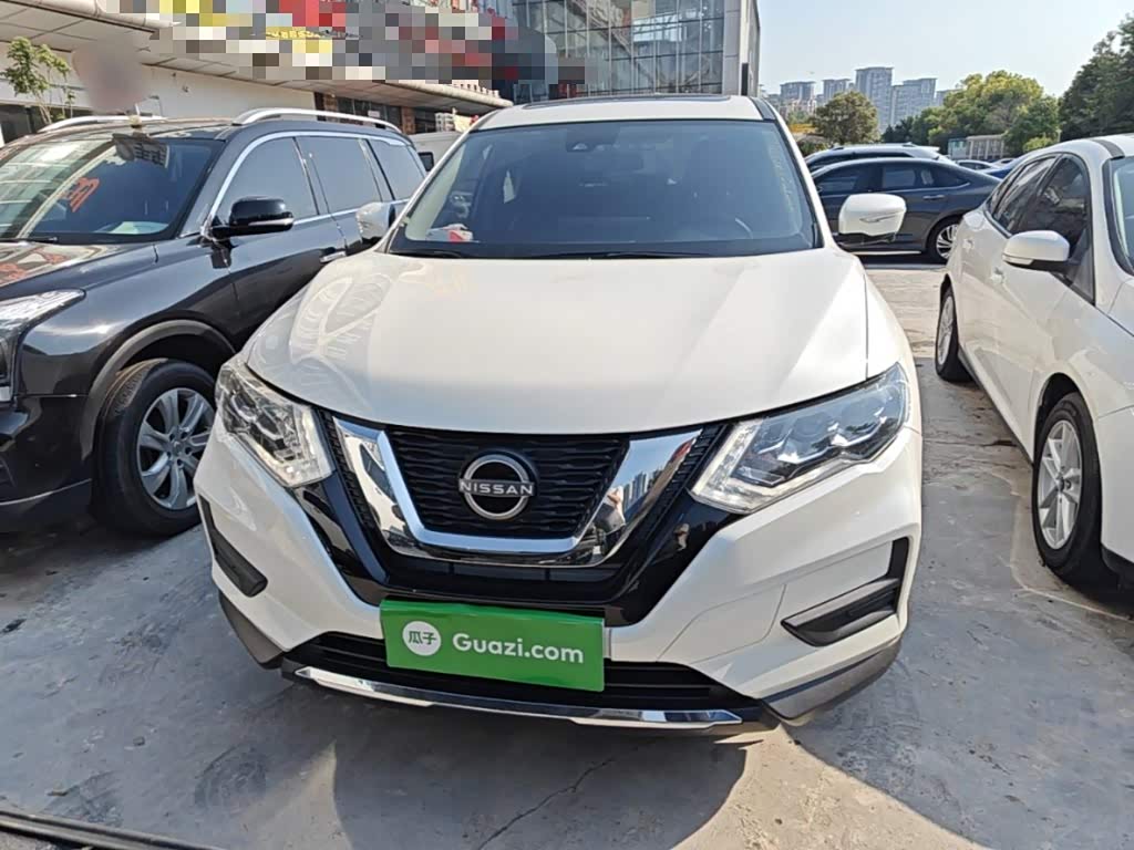 Nissan X-Trail 2.0 л 2025 г. Белый, пробег 14400 км