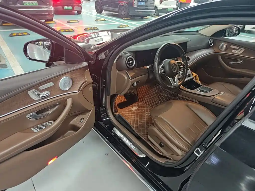 Mercedes-Benz E-Class — миниатюра 16