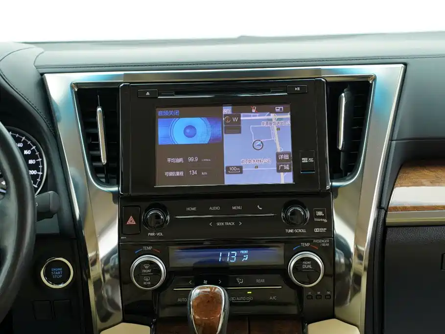 Toyota Alphard — миниатюра 28