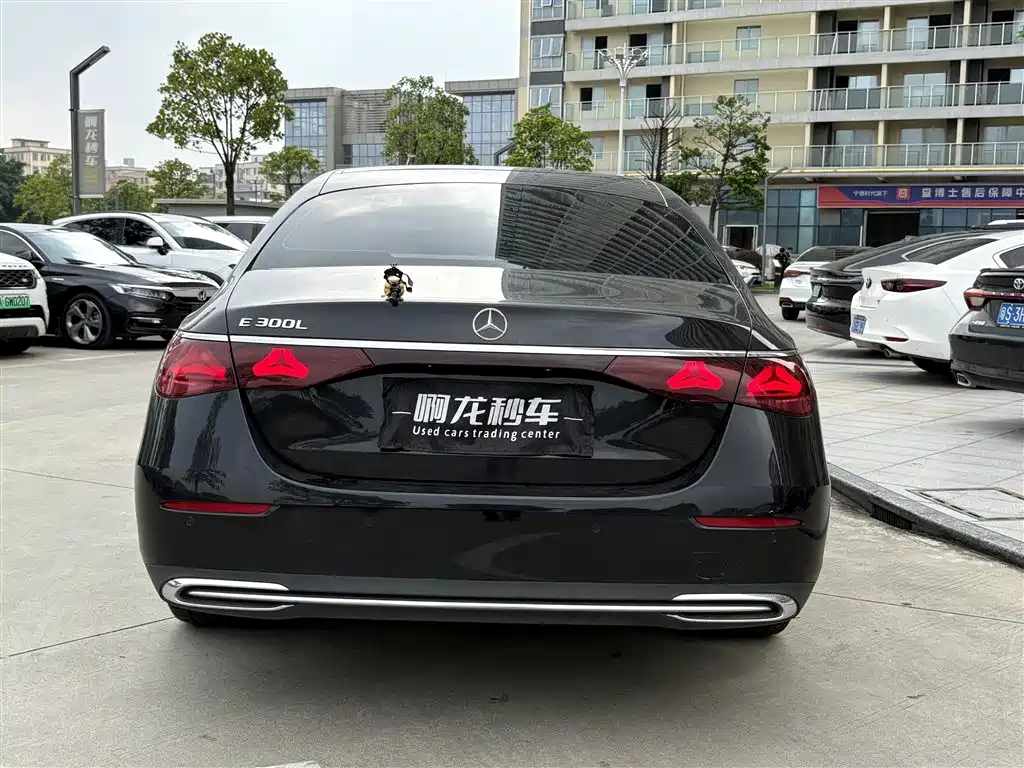 Mercedes-Benz E-Class — миниатюра 8