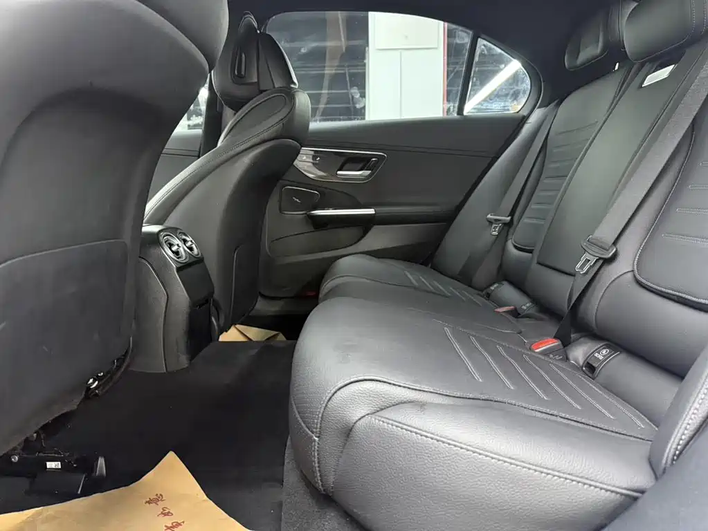 Mercedes-Benz C-Class — миниатюра 12