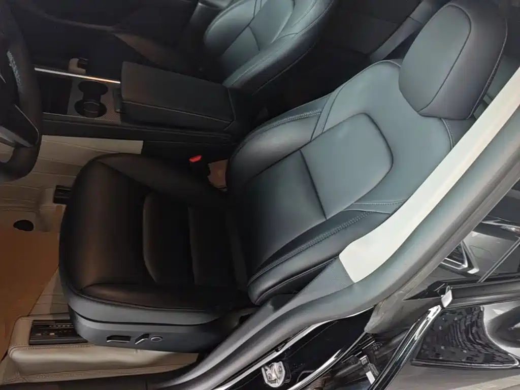 Tesla Model Y — миниатюра 15
