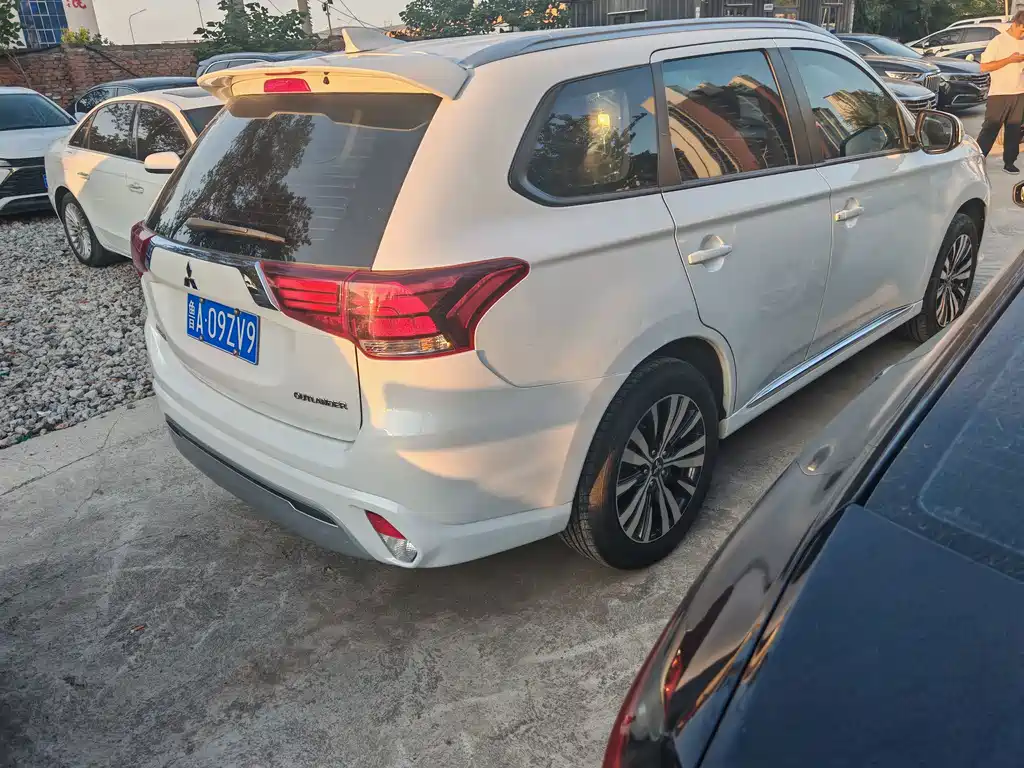 Mitsubishi Outlander — миниатюра 4
