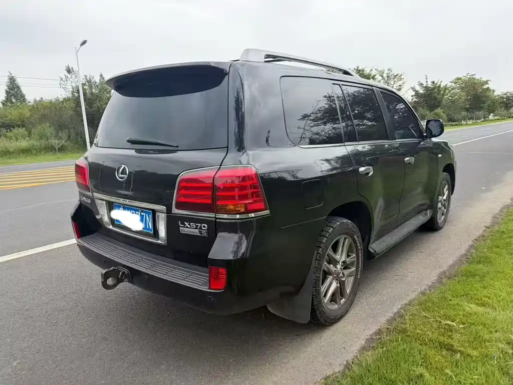 Lexus LX — миниатюра 9