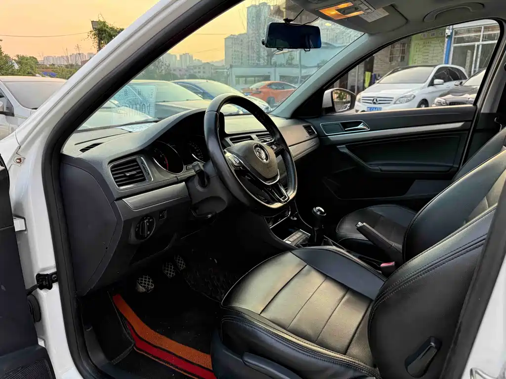 Volkswagen Lavida — миниатюра 4