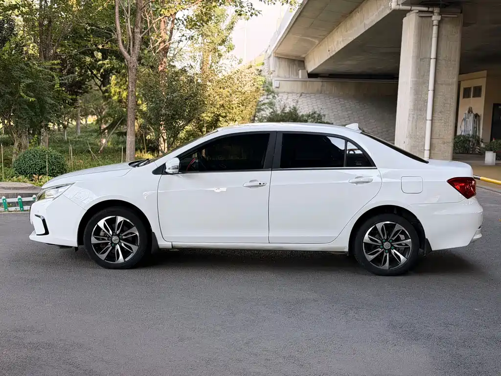 BYD Qin NEV — миниатюра 8