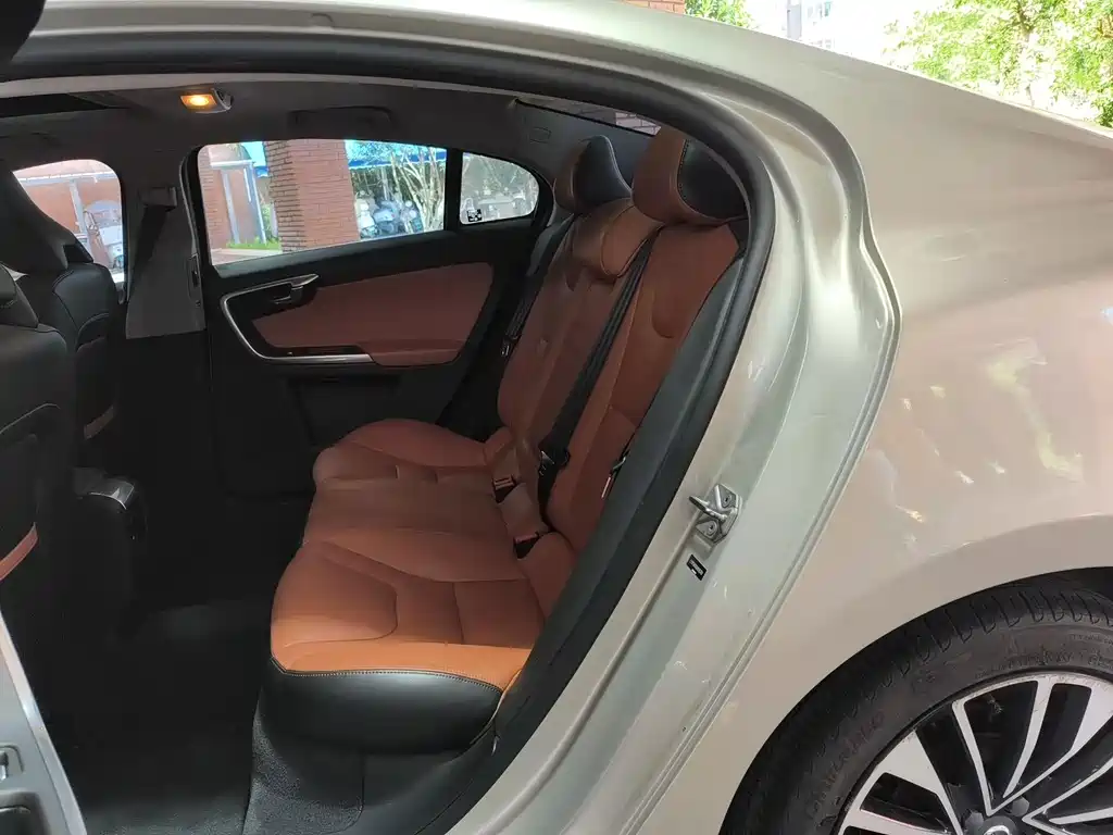 Volvo S60 — миниатюра 10