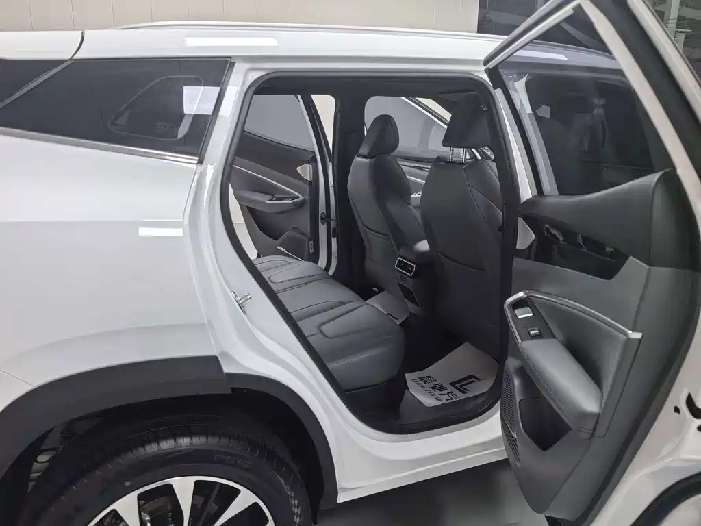 Geely Boyue — миниатюра 13