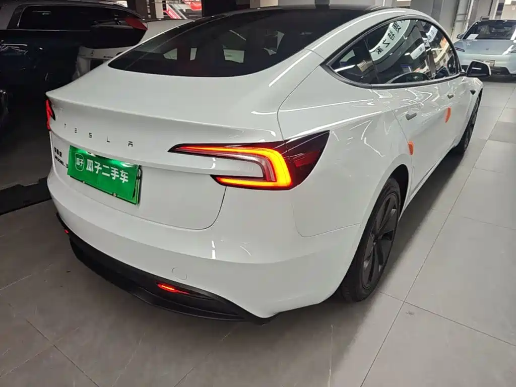 Tesla Model 3 — миниатюра 8