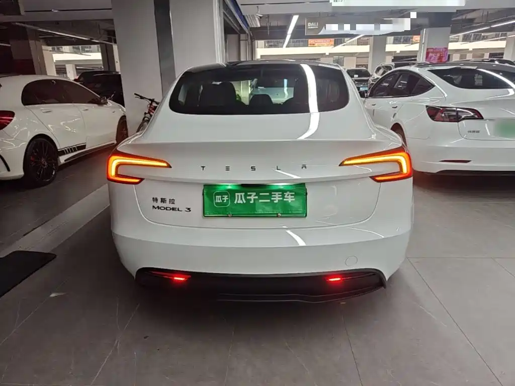 Tesla Model 3 — миниатюра 6