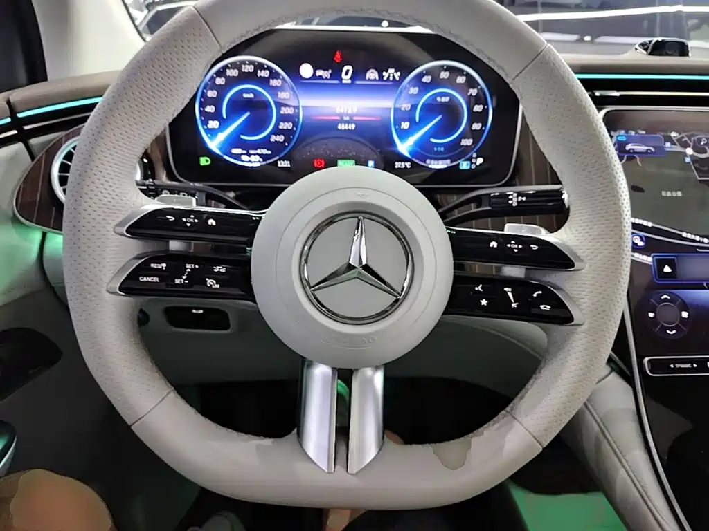 Mercedes-Benz EQE SUV — миниатюра 11