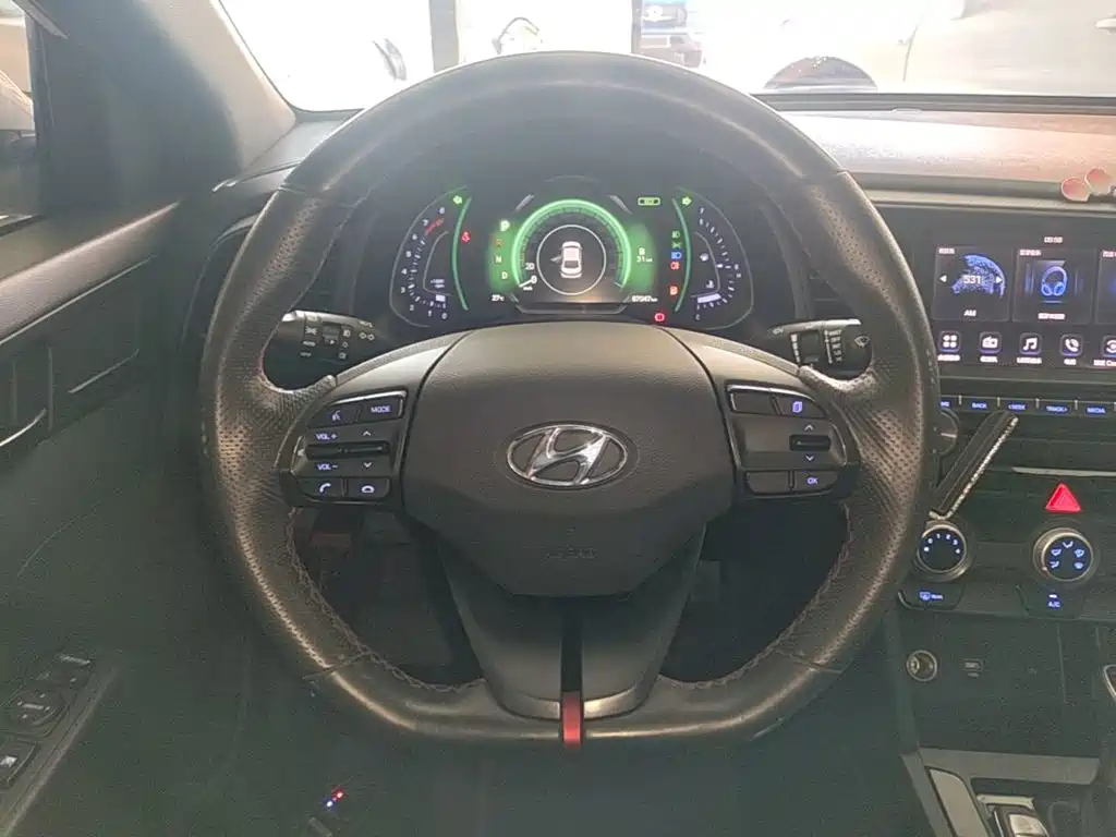 Hyundai Elantra — миниатюра 11