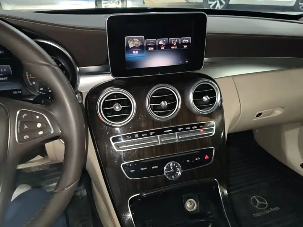 Mercedes-Benz C-Class — миниатюра 13