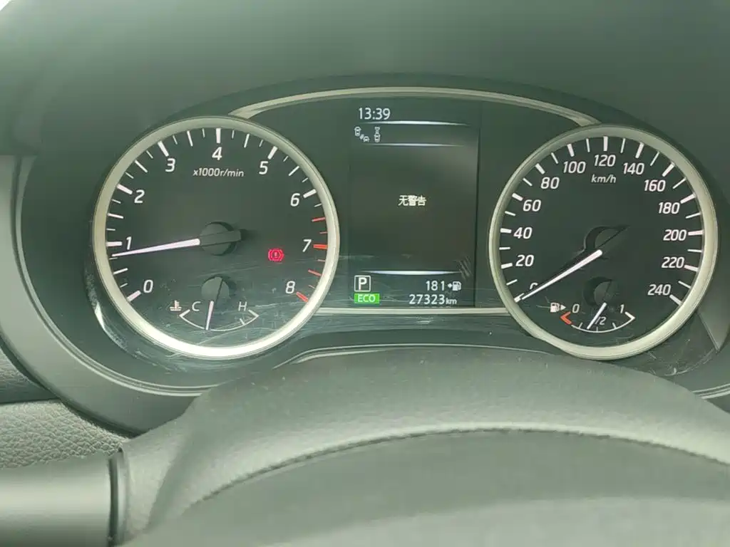 Nissan Tiida — миниатюра 12