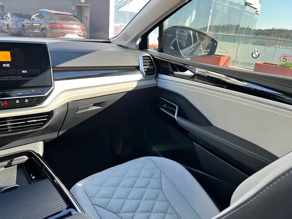 VOLKSWAGEN ID.6 CROZZ