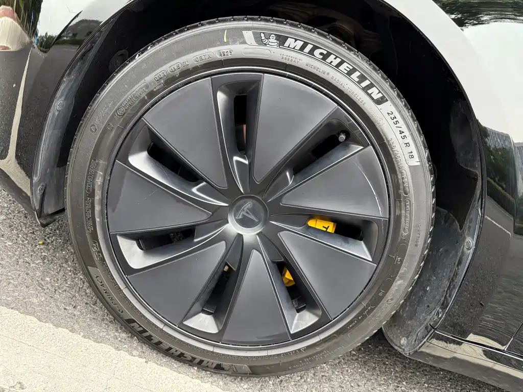 Tesla Model 3 — миниатюра 17