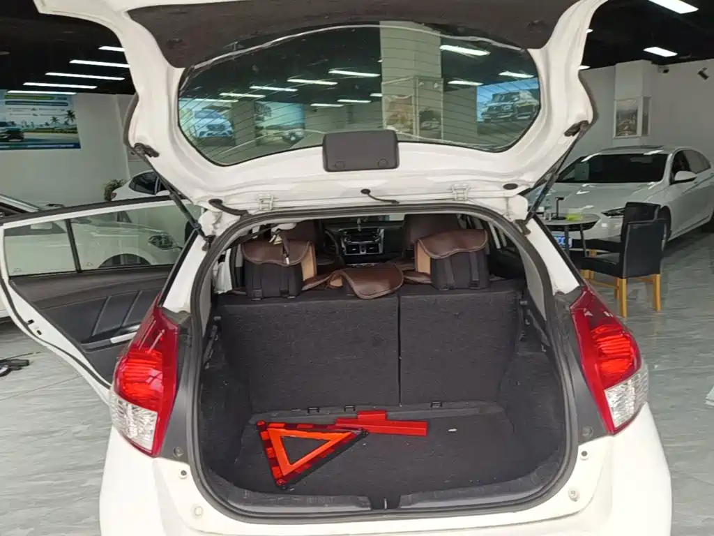 Toyota Yaris L — миниатюра 19