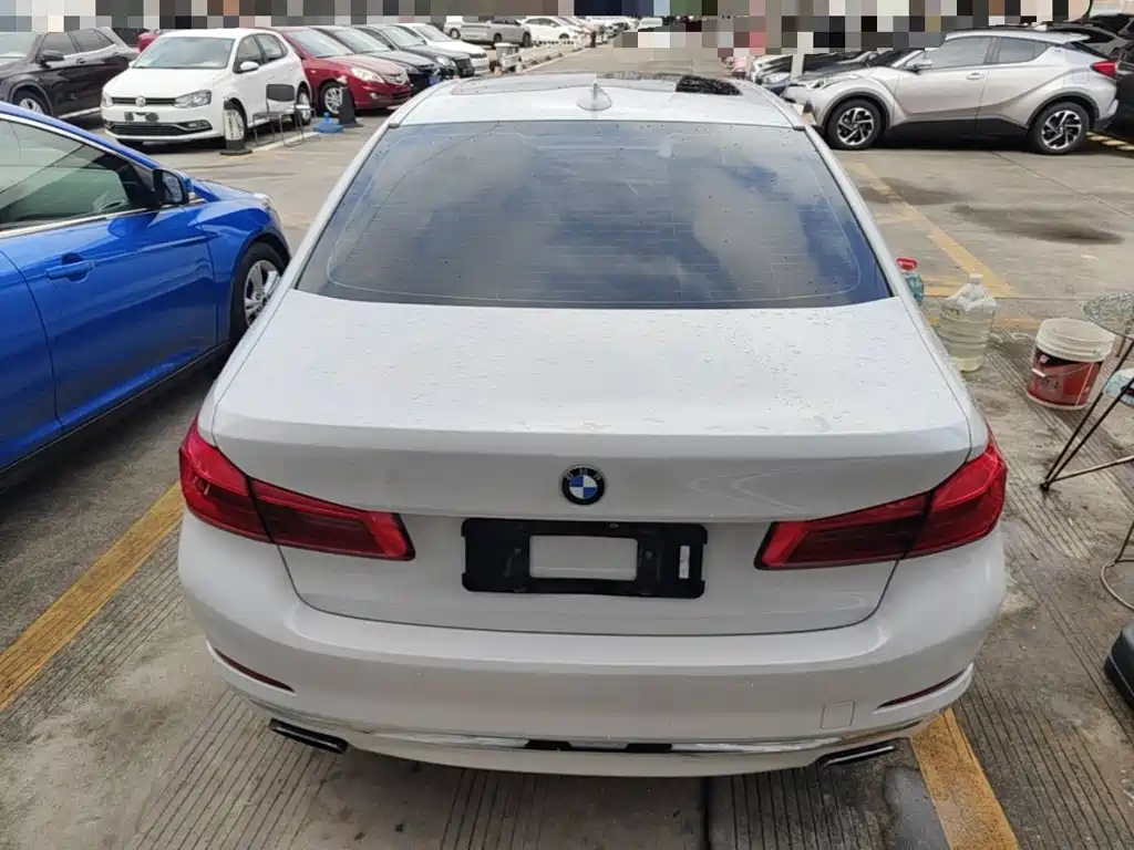 BMW 5 Series — миниатюра 6