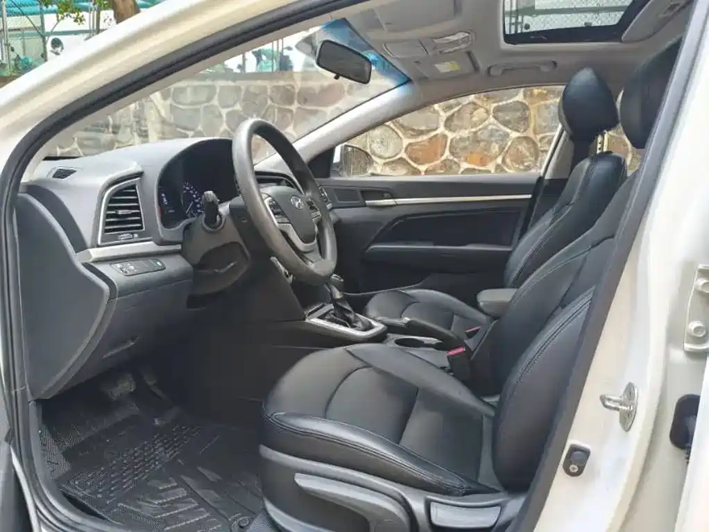 Hyundai Elantra — миниатюра 6