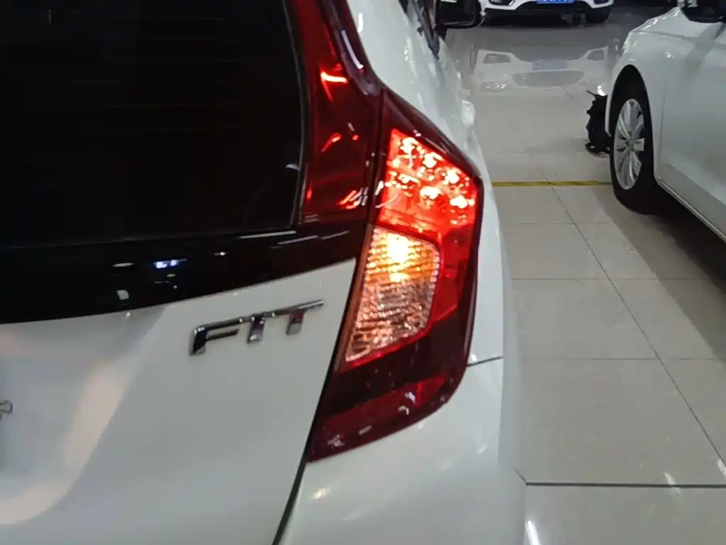 Honda Fit — миниатюра 8