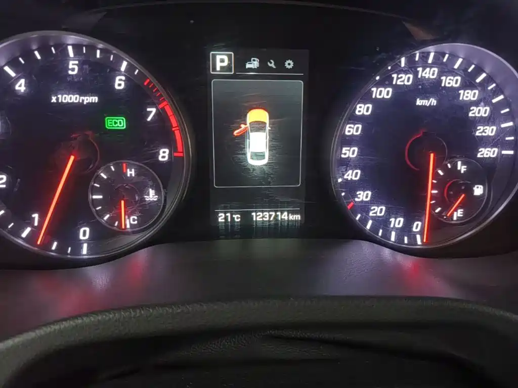 Hyundai Elantra — миниатюра 12