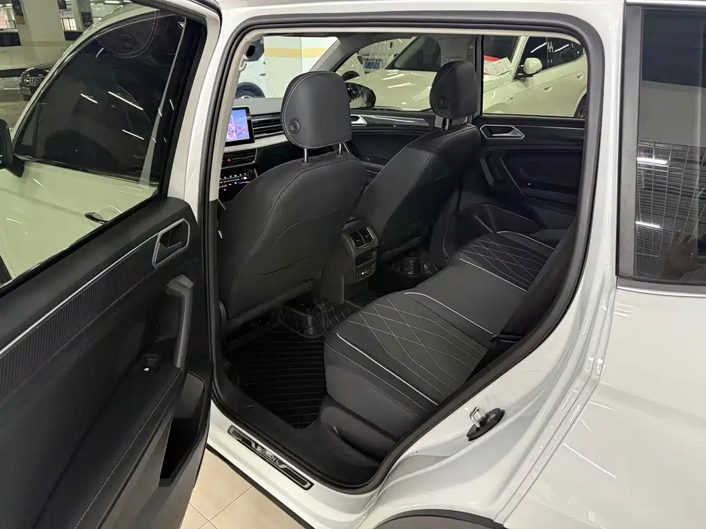 Volkswagen Tiguan L — миниатюра 8