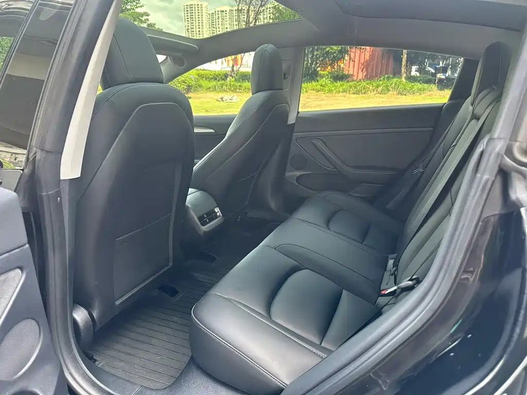 Tesla Model 3 — миниатюра 8