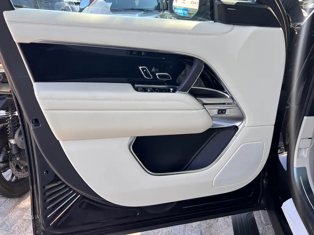 Land Rover Range Rover — миниатюра 5